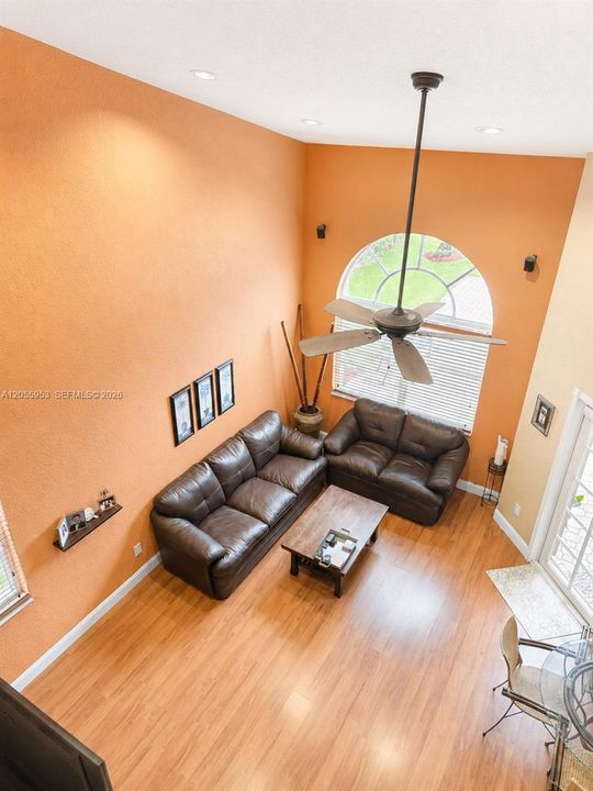 En Venta: $749,800 (4 camas, 2 baños, 2259 Pies cuadrados)