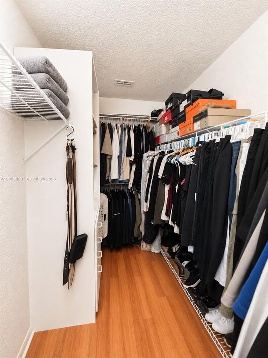 En Venta: $749,800 (4 camas, 2 baños, 2259 Pies cuadrados)