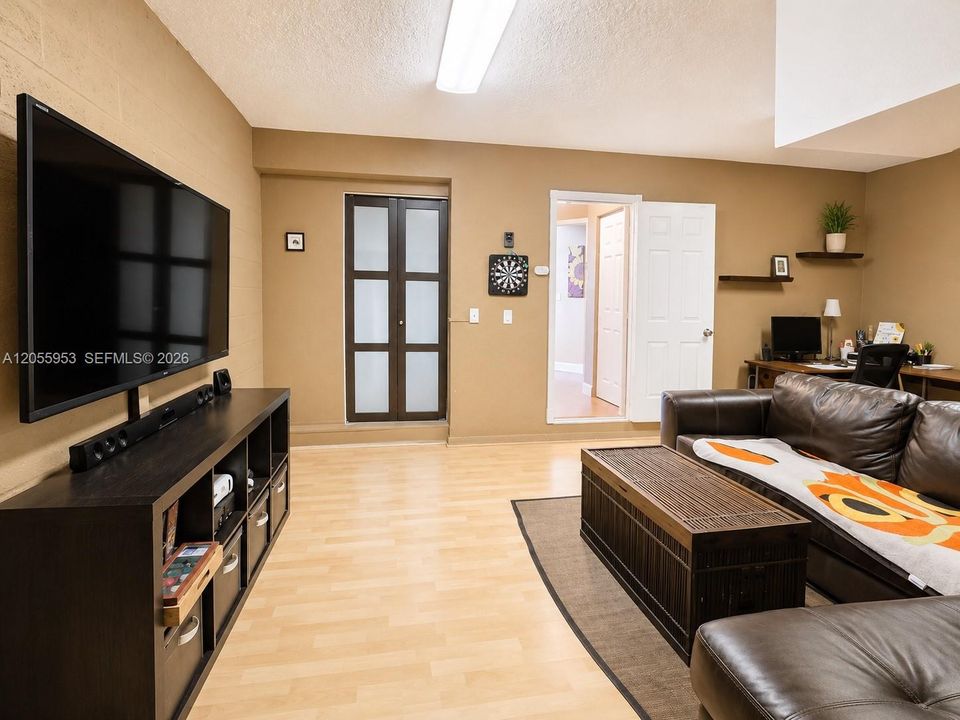En Venta: $749,800 (4 camas, 2 baños, 2259 Pies cuadrados)