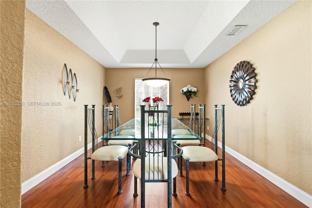 En Venta: $749,800 (4 camas, 2 baños, 2259 Pies cuadrados)