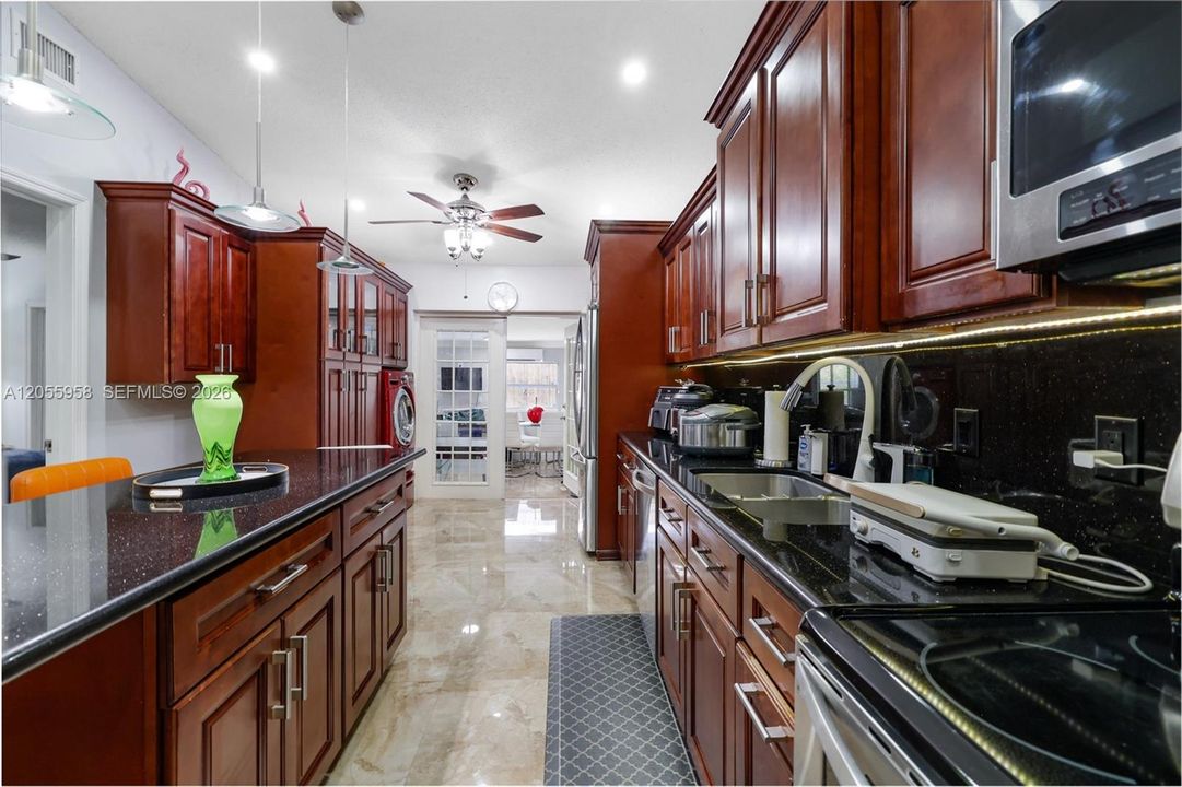 En Venta: $540,000 (3 camas, 2 baños, 1405 Pies cuadrados)