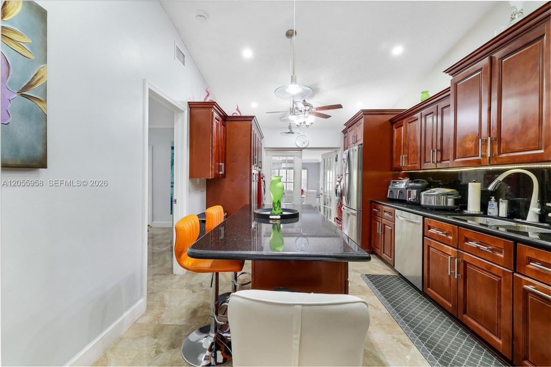 En Venta: $540,000 (3 camas, 2 baños, 1405 Pies cuadrados)