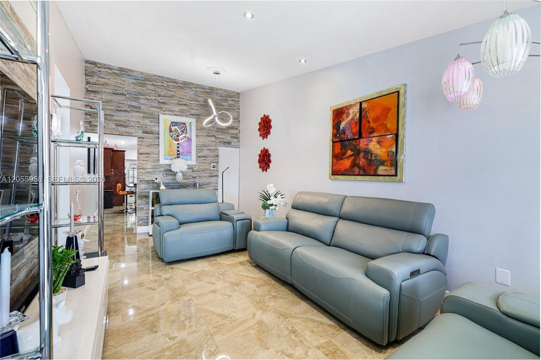 En Venta: $540,000 (3 camas, 2 baños, 1405 Pies cuadrados)