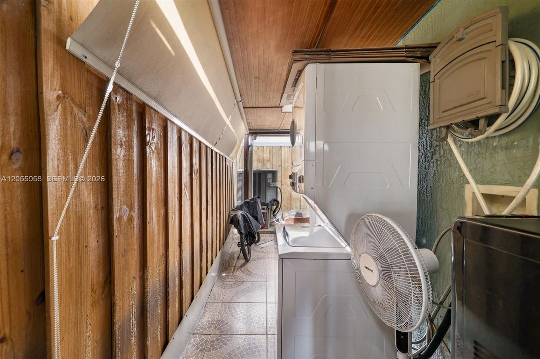 En Venta: $540,000 (3 camas, 2 baños, 1405 Pies cuadrados)