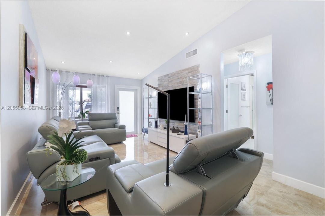 En Venta: $540,000 (3 camas, 2 baños, 1405 Pies cuadrados)