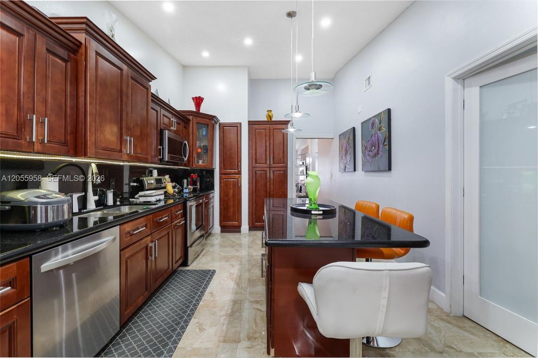 En Venta: $540,000 (3 camas, 2 baños, 1405 Pies cuadrados)