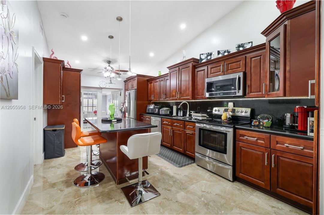 En Venta: $540,000 (3 camas, 2 baños, 1405 Pies cuadrados)