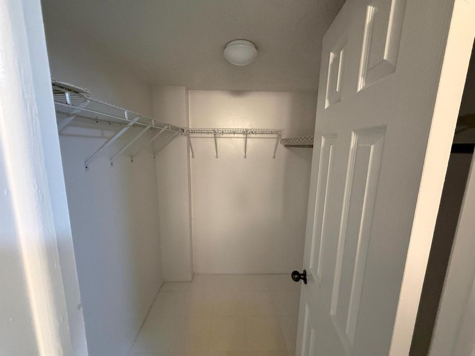 Live Oak Walk in Closet