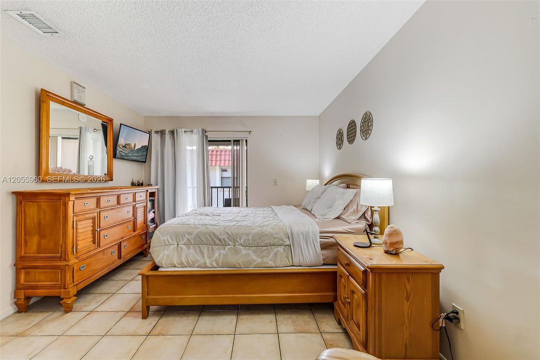 En Venta: $310,000 (3 camas, 2 baños, 1093 Pies cuadrados)