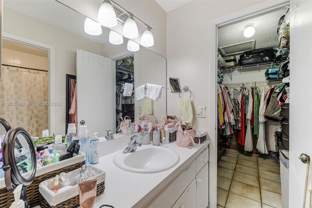 En Venta: $310,000 (3 camas, 2 baños, 1093 Pies cuadrados)