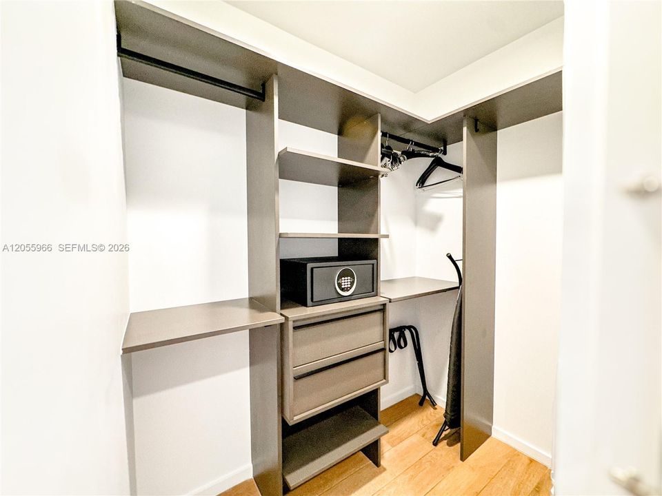 For Sale: $650,000 (0 beds, 1 baths, 442 Square Feet)