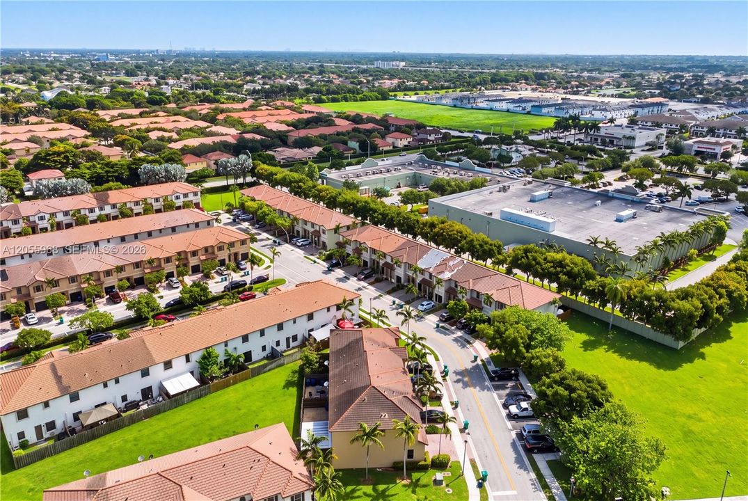 En Venta: $445,000 (4 camas, 3 baños, 1736 Pies cuadrados)