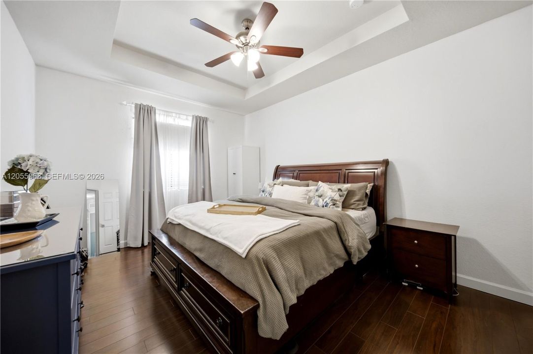 En Venta: $445,000 (4 camas, 3 baños, 1736 Pies cuadrados)