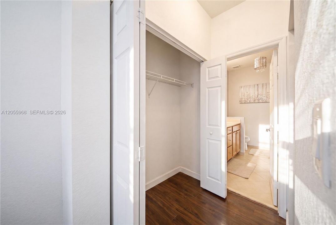 En Venta: $445,000 (4 camas, 3 baños, 1736 Pies cuadrados)