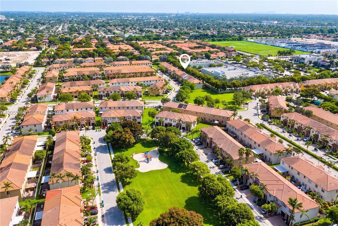 En Venta: $445,000 (4 camas, 3 baños, 1736 Pies cuadrados)