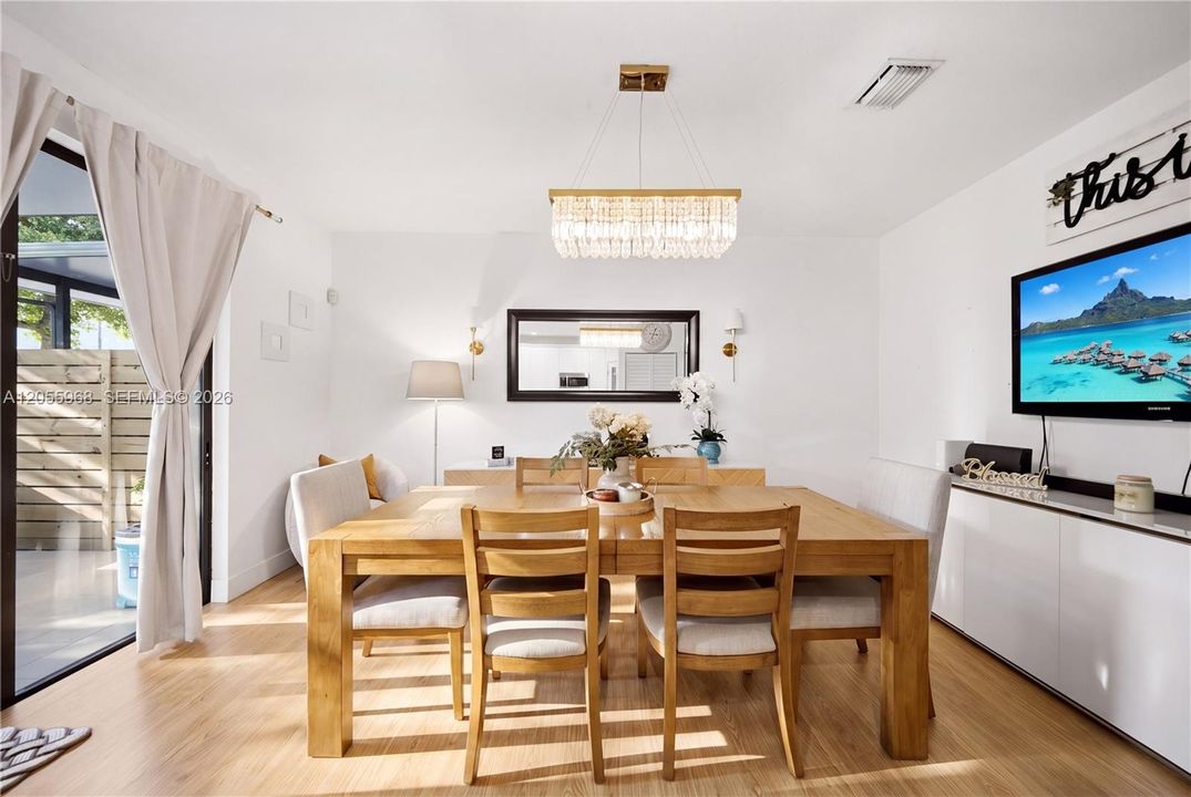 En Venta: $445,000 (4 camas, 3 baños, 1736 Pies cuadrados)