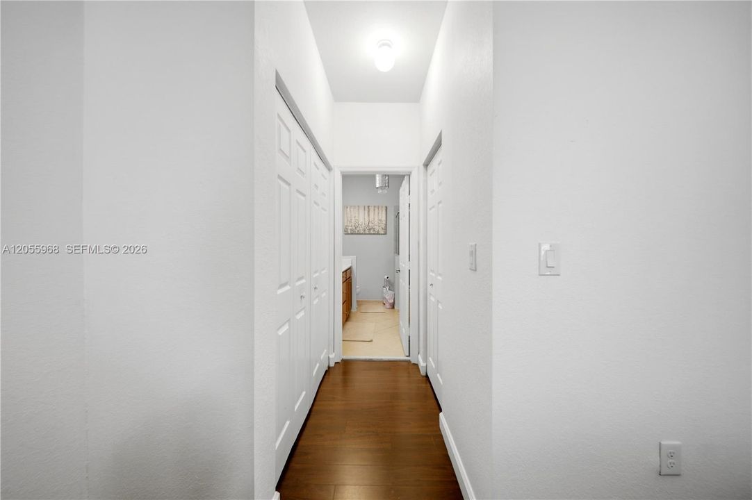 En Venta: $445,000 (4 camas, 3 baños, 1736 Pies cuadrados)