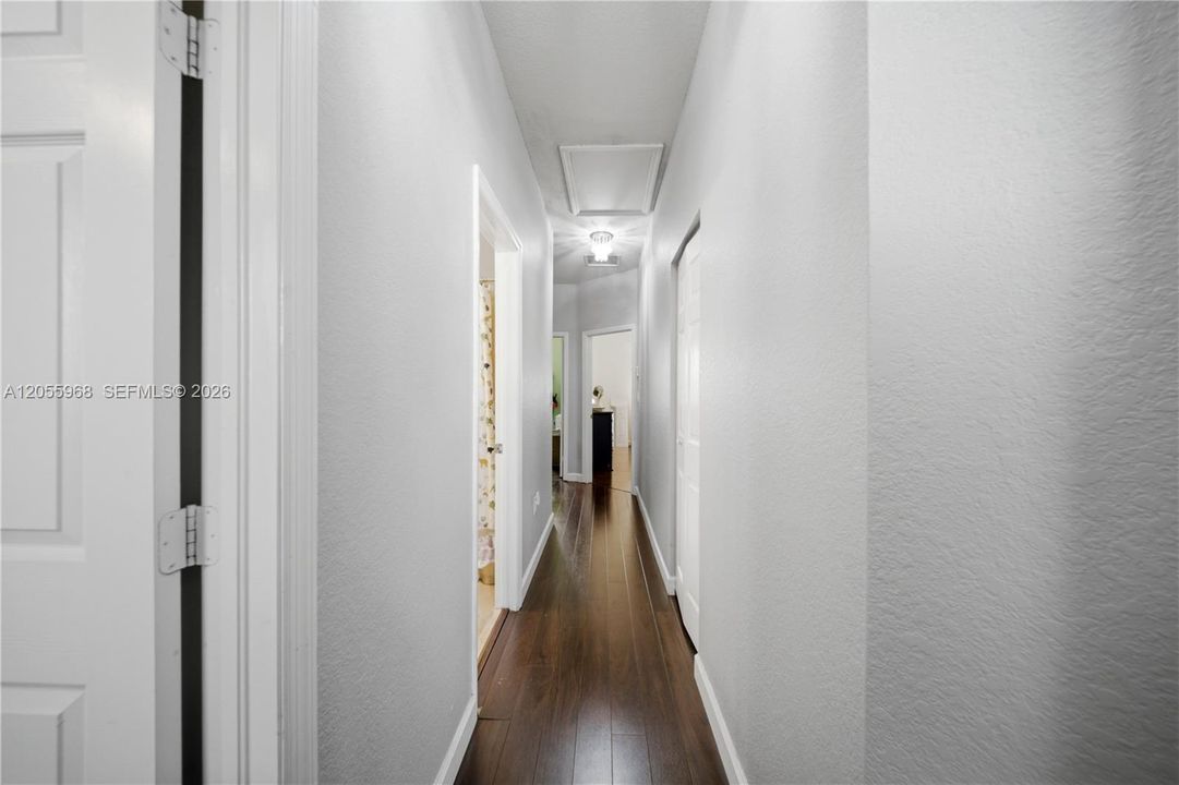 En Venta: $445,000 (4 camas, 3 baños, 1736 Pies cuadrados)
