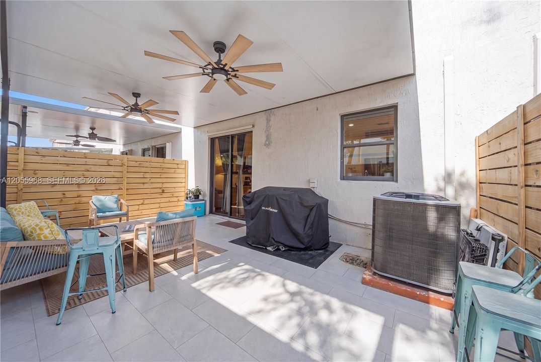 En Venta: $445,000 (4 camas, 3 baños, 1736 Pies cuadrados)