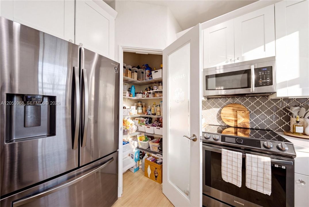 En Venta: $445,000 (4 camas, 3 baños, 1736 Pies cuadrados)