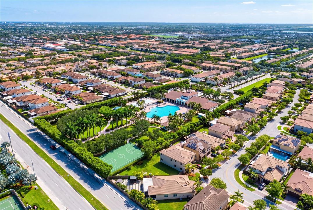 En Venta: $445,000 (4 camas, 3 baños, 1736 Pies cuadrados)