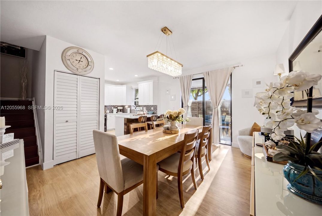 En Venta: $445,000 (4 camas, 3 baños, 1736 Pies cuadrados)