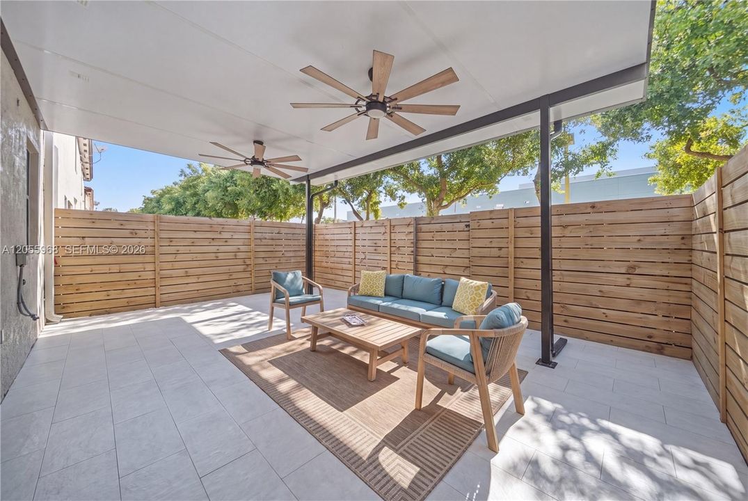 En Venta: $445,000 (4 camas, 3 baños, 1736 Pies cuadrados)