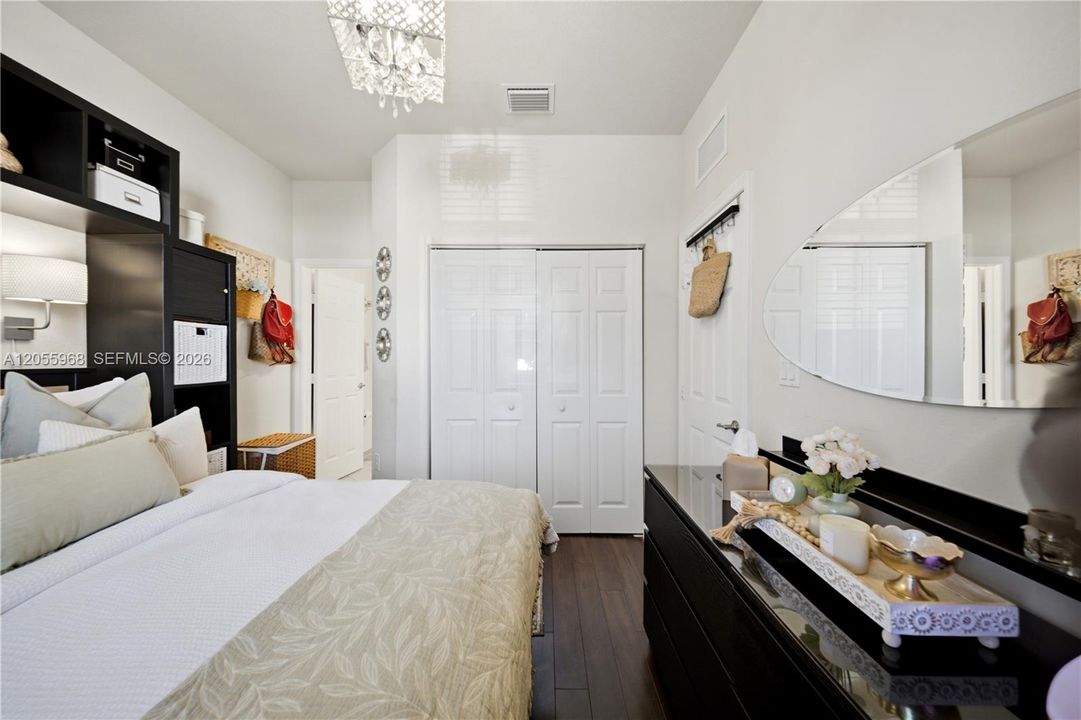 En Venta: $445,000 (4 camas, 3 baños, 1736 Pies cuadrados)