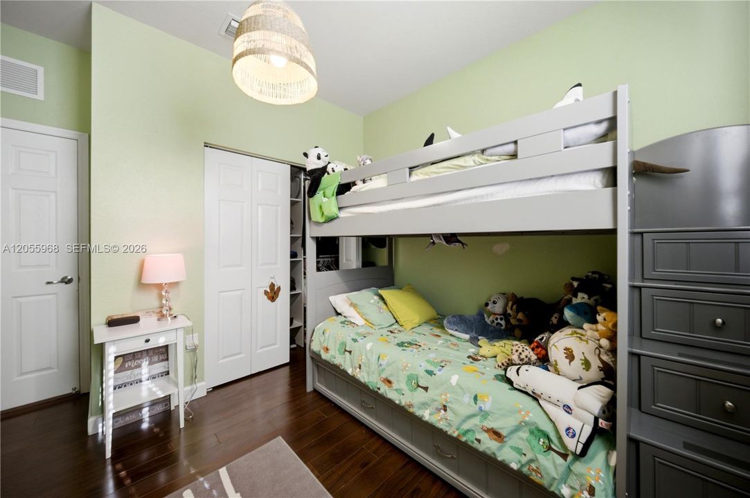 En Venta: $445,000 (4 camas, 3 baños, 1736 Pies cuadrados)