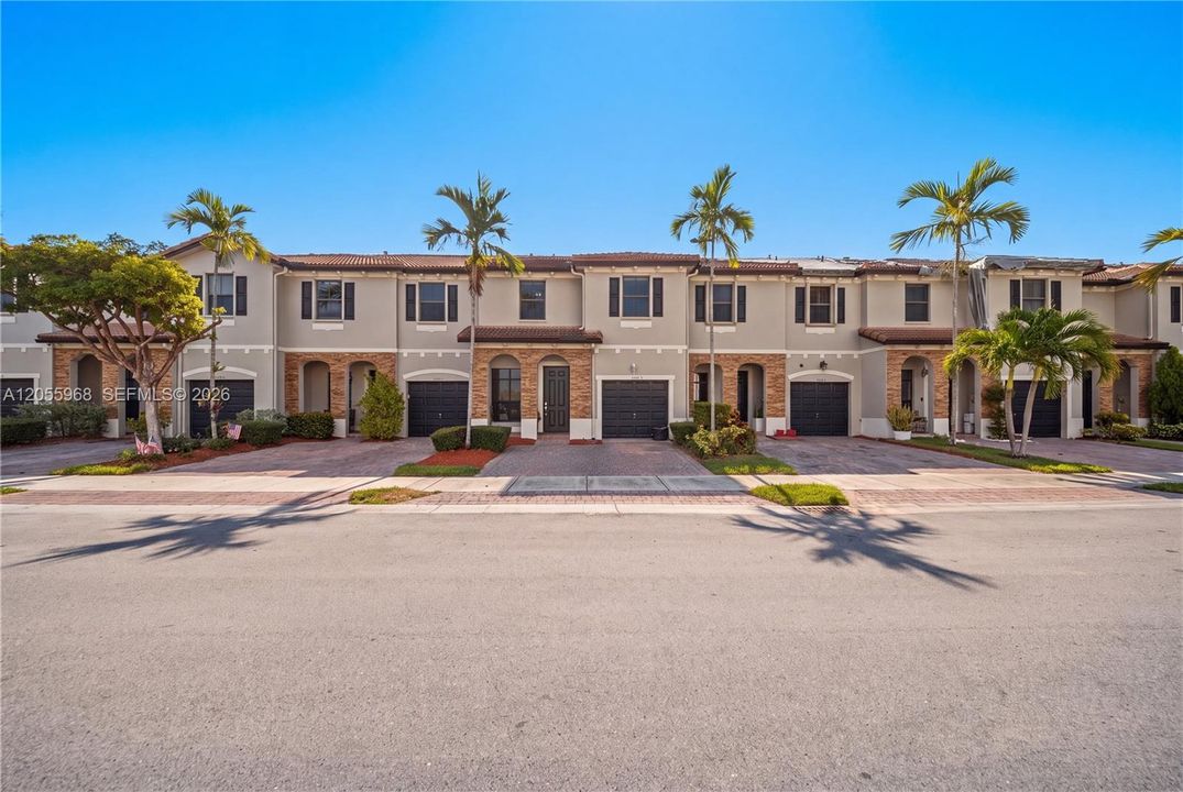 En Venta: $445,000 (4 camas, 3 baños, 1736 Pies cuadrados)