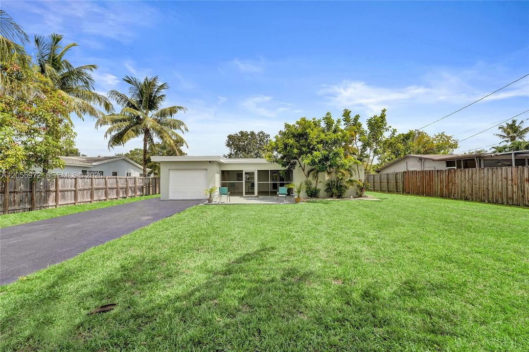 Large lot with driveway and garage in rear