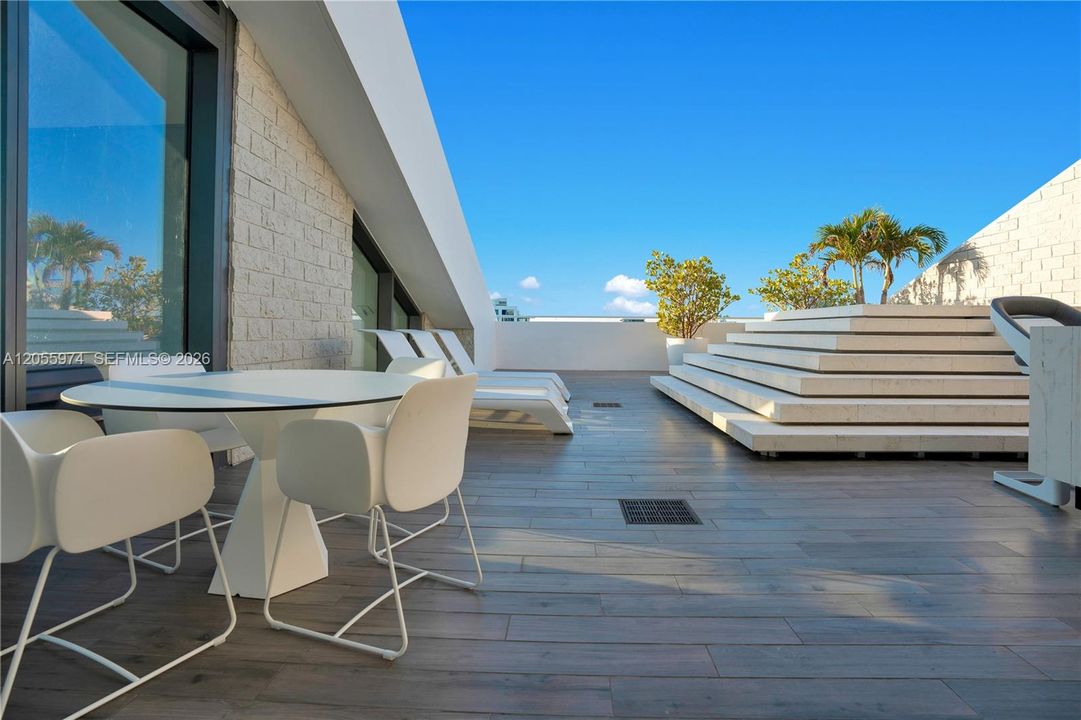 For Sale: $5,799,900 (4 beds, 4 baths, 3115 Square Feet)