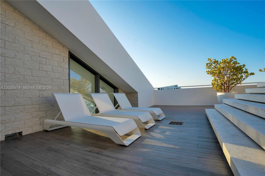 For Sale: $5,799,900 (4 beds, 4 baths, 3115 Square Feet)