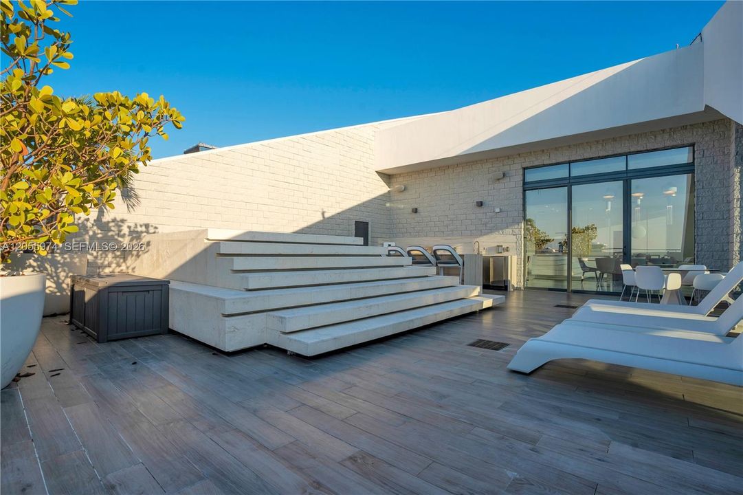 For Sale: $5,799,900 (4 beds, 4 baths, 3115 Square Feet)