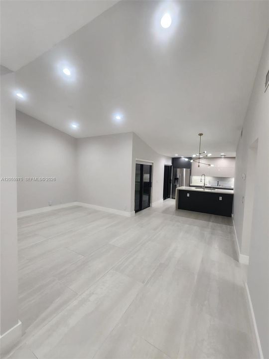 В аренду: $3,300 (3 спален, 2 ванн, 1115 Квадратных фут)