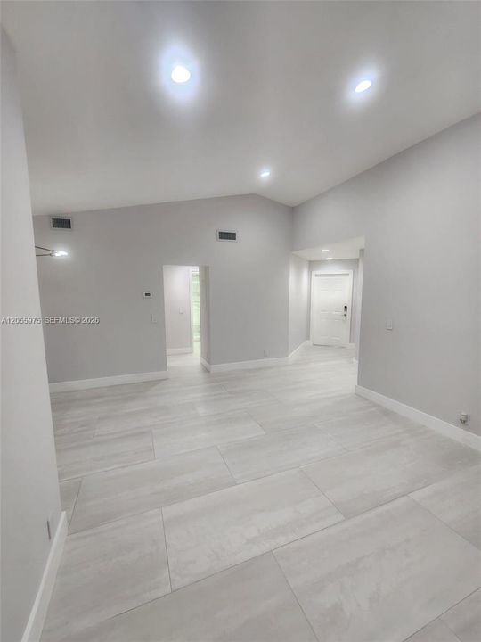 В аренду: $3,300 (3 спален, 2 ванн, 1115 Квадратных фут)