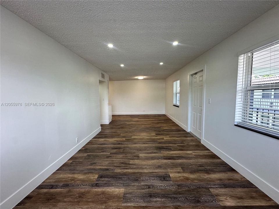 For Rent: $1,695 (1 beds, 1 baths, 700 Square Feet)