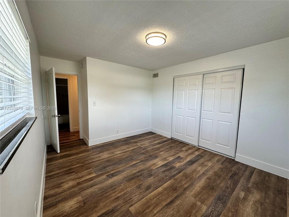 For Rent: $1,695 (1 beds, 1 baths, 700 Square Feet)
