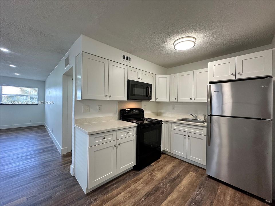 For Rent: $1,695 (1 beds, 1 baths, 700 Square Feet)