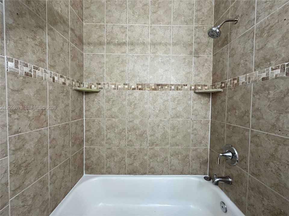 For Rent: $1,695 (1 beds, 1 baths, 700 Square Feet)