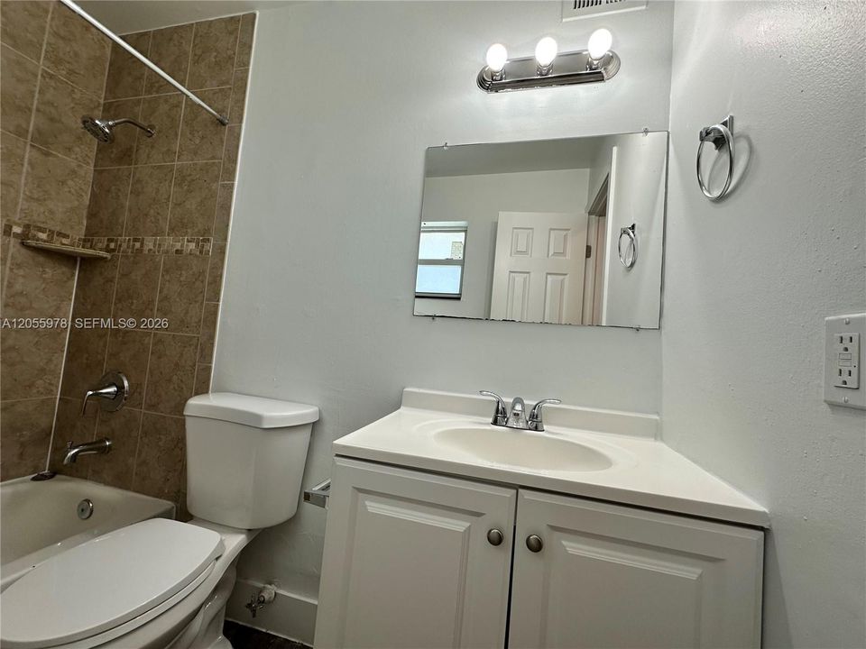 For Rent: $1,695 (1 beds, 1 baths, 700 Square Feet)