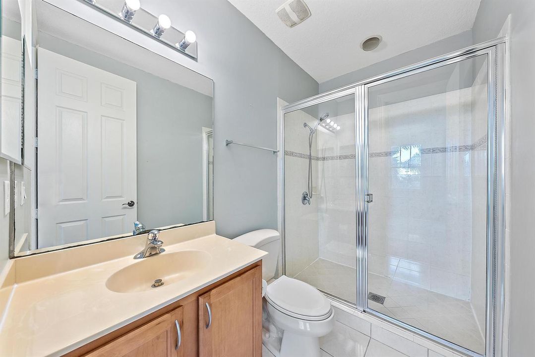 770 Millbrae 4 primary bath