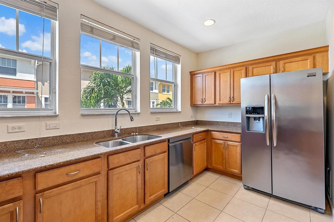 770 Millbrae 4 kitchen