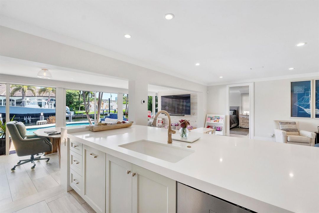 725 Ne 36th St_050