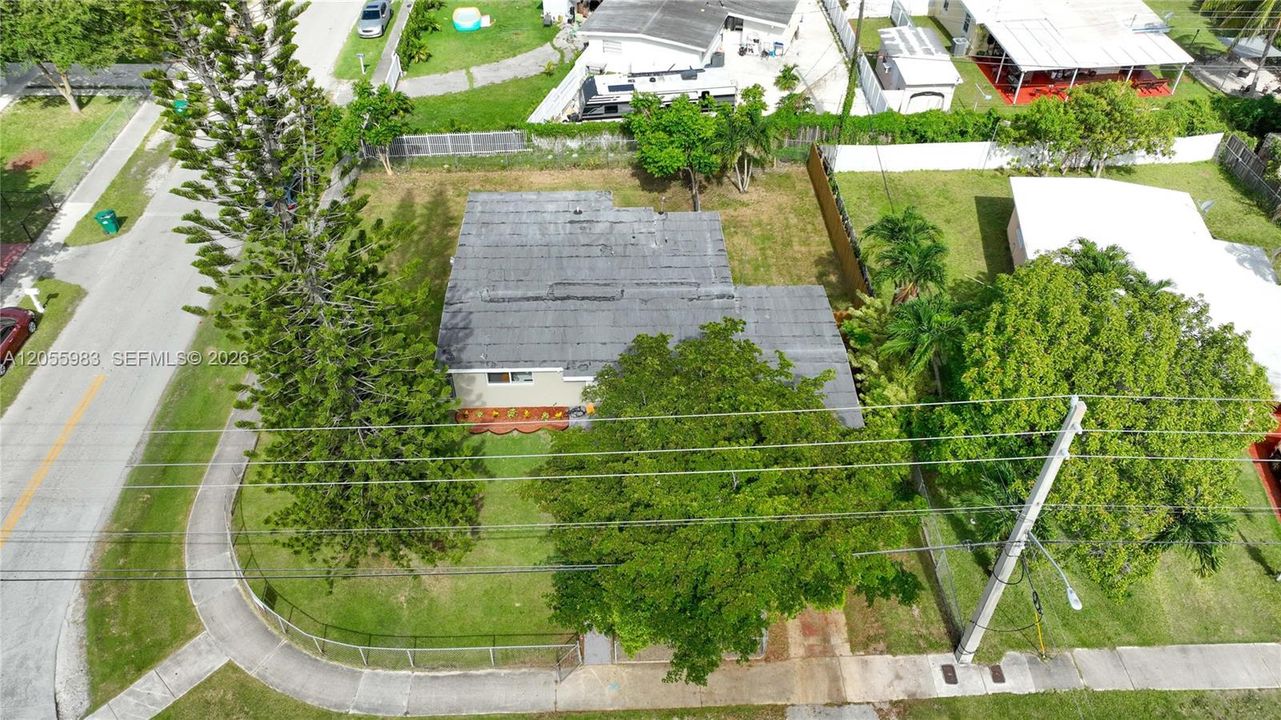 For Sale: $550,000 (5 beds, 3 baths, 1662 Square Feet)