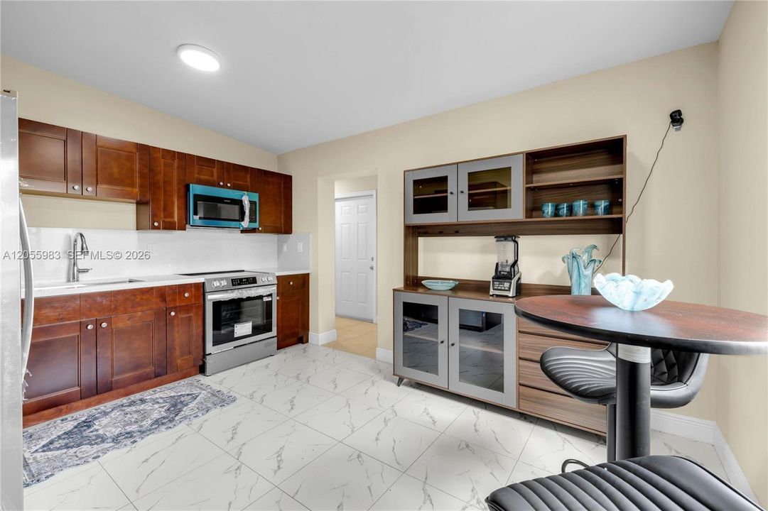 For Sale: $550,000 (5 beds, 3 baths, 1662 Square Feet)