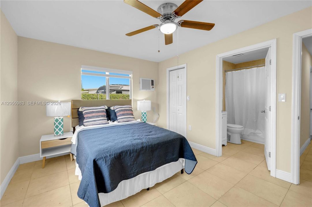 For Sale: $550,000 (5 beds, 3 baths, 1662 Square Feet)