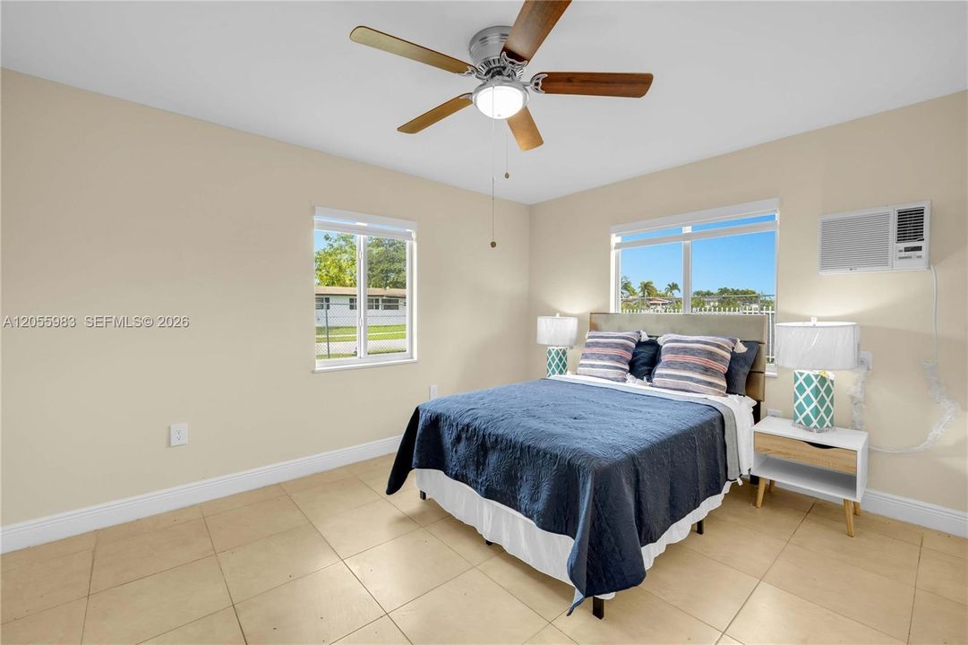 For Sale: $550,000 (5 beds, 3 baths, 1662 Square Feet)