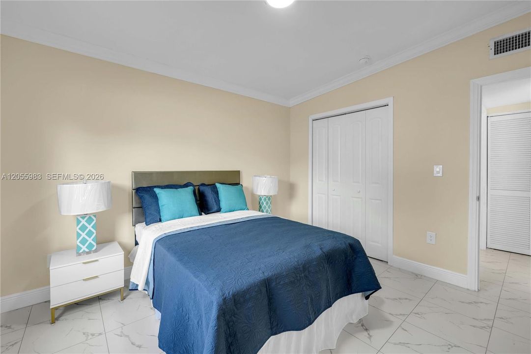 For Sale: $550,000 (5 beds, 3 baths, 1662 Square Feet)