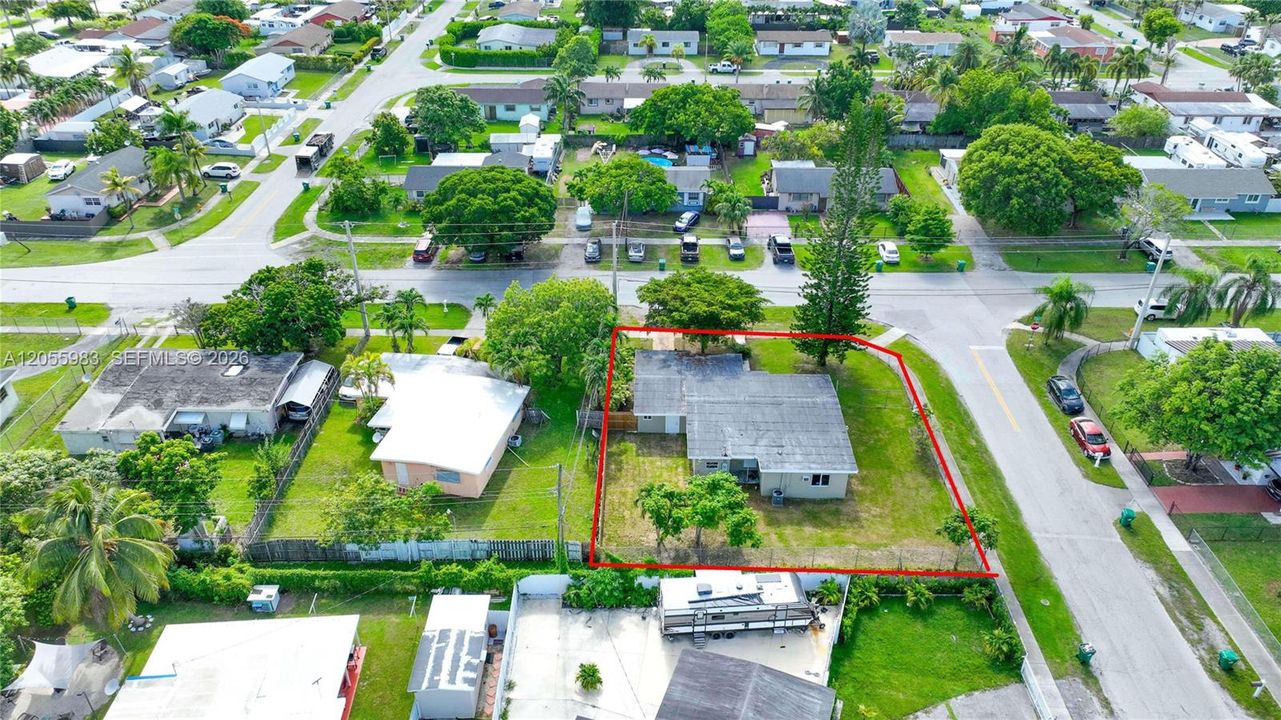 For Sale: $550,000 (5 beds, 3 baths, 1662 Square Feet)